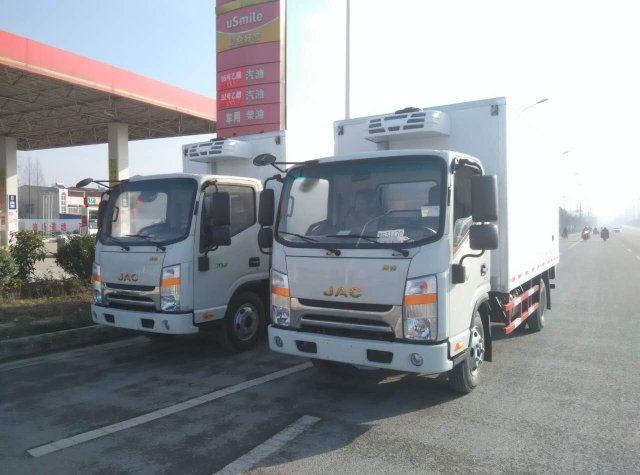 貴州遵義王總江淮帥鈴2臺冷藏車(chē)順利落戶(hù)